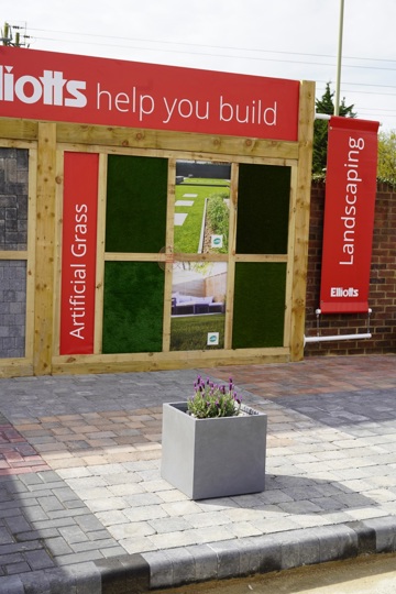 elliotts-fareham-landscaping-display-artificial-grass