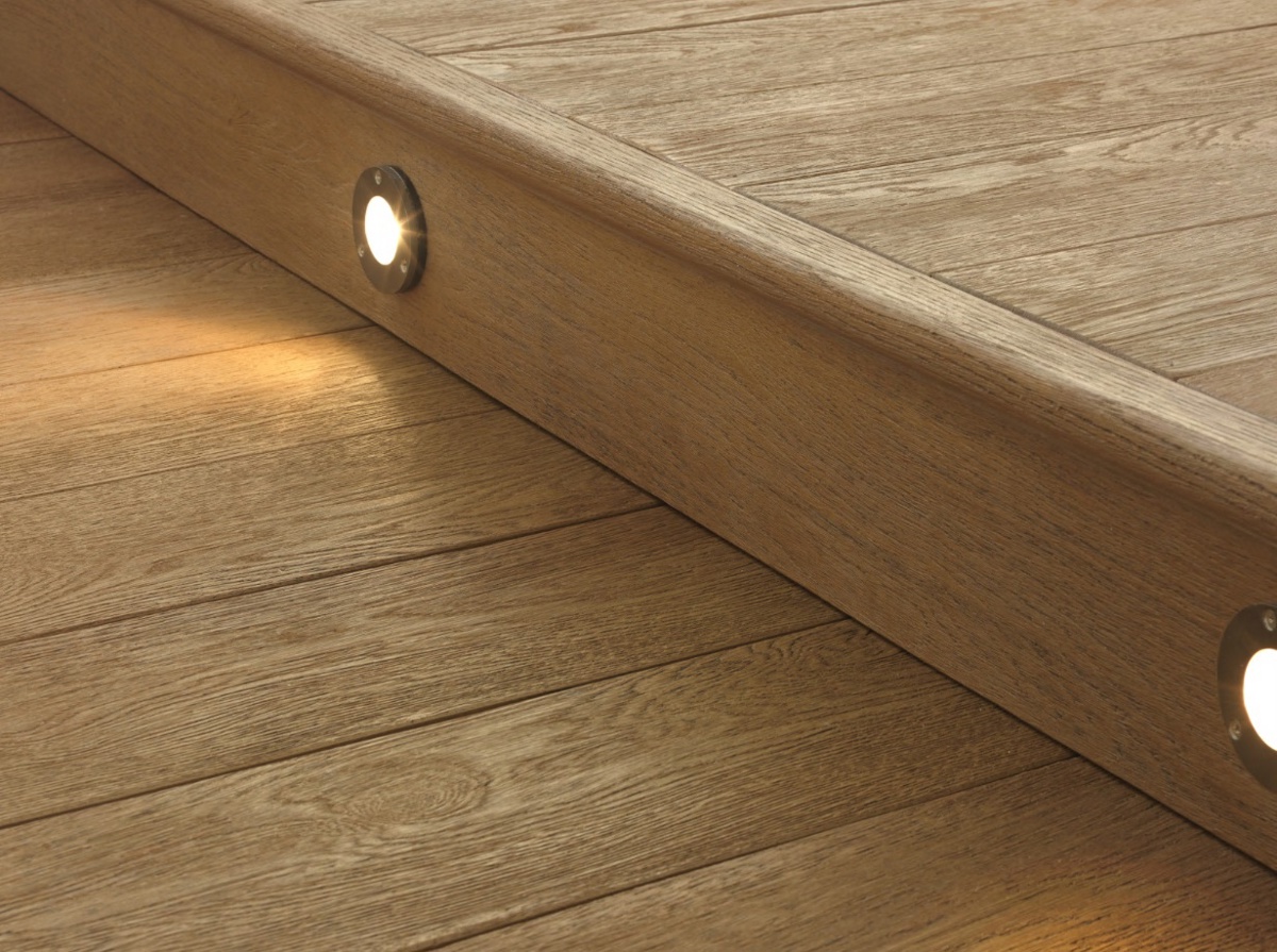Millboard with bullnose edging